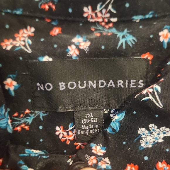 No Boundaries Black and Red Casual Button Down Shirt - Picture 2 of 3
